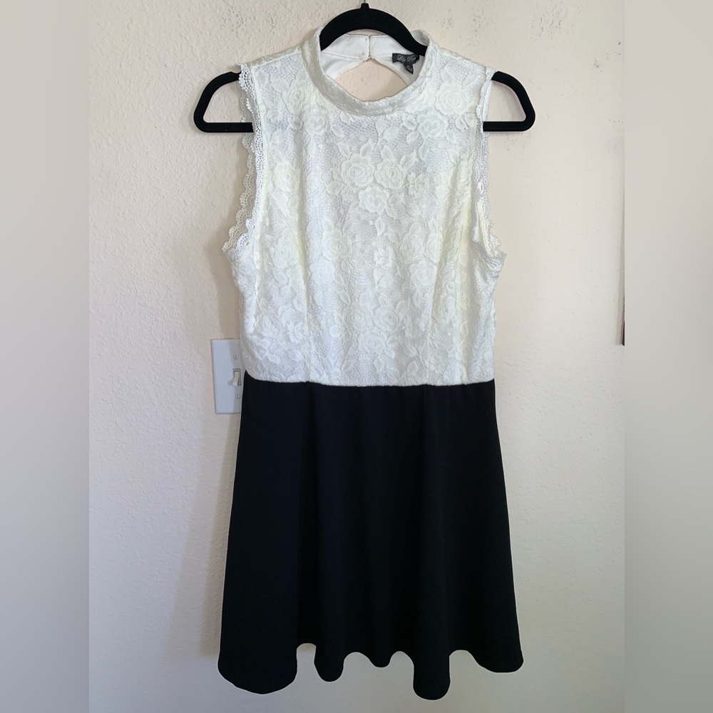 NWT Lily Rose Lace Sleeveless Dress